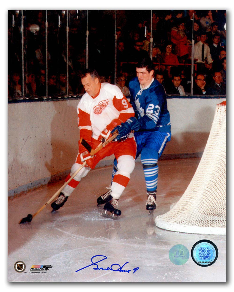Gordie Howe Detroit Red Wings Autographed Puck Battle 8x10 Photo | AJ Sports.