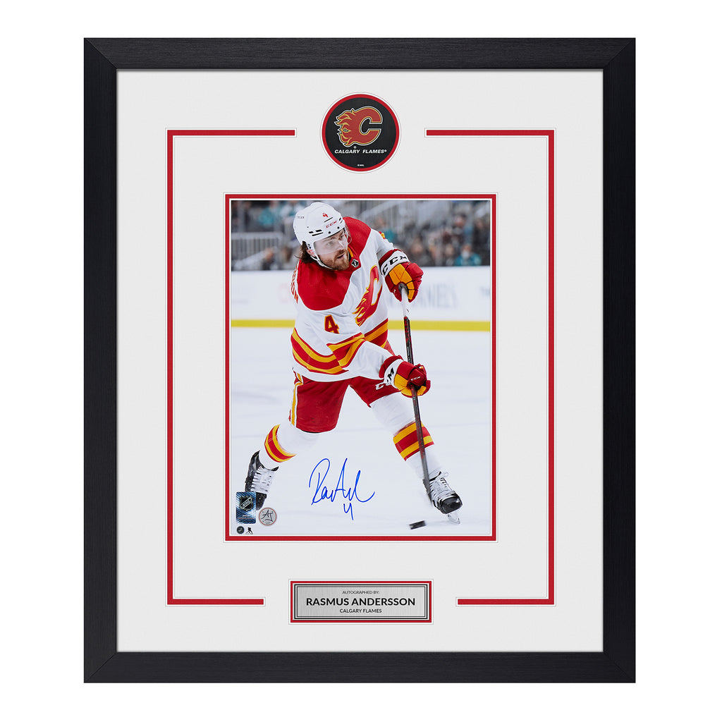 Jarome Iginla Autographed Signed Calgary Flames Puck Logo 26x32 Frame