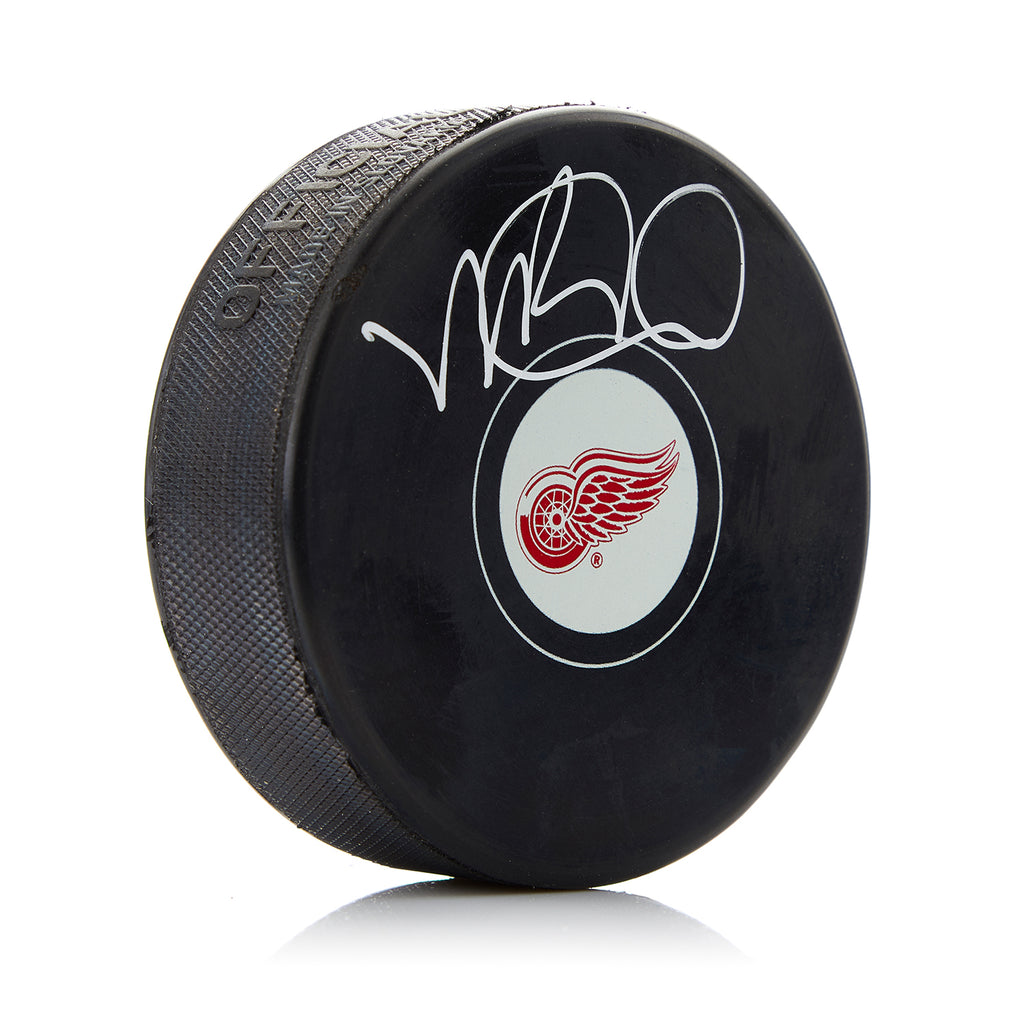 Mike Babcock Detroit Red Wings Autographed Hockey Puck | AJ Sports.
