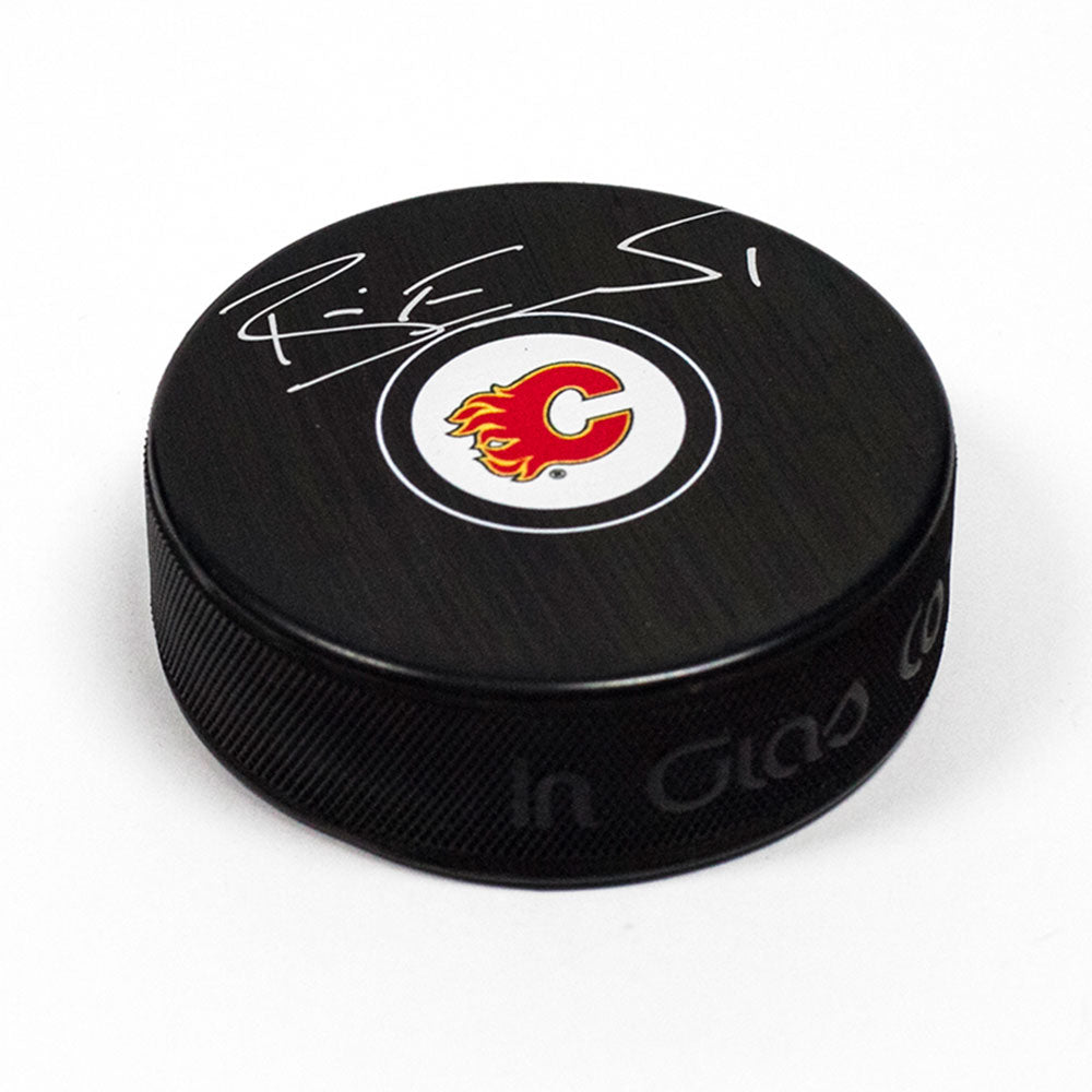 Brian Elliott Calgary Flames Autographed Hockey Puck | AJ Sports.