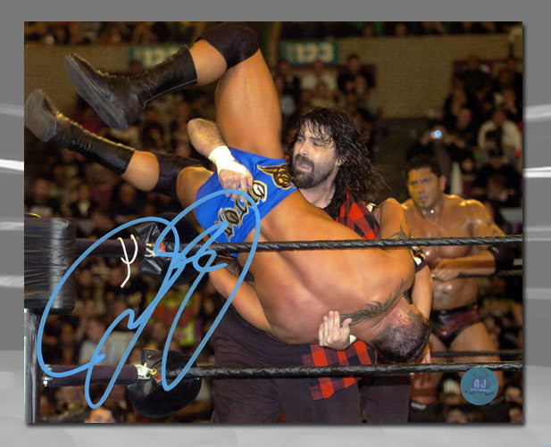 Mick Foley Autographed Wrestling Body Slam 8x10 Photo | AJ Sports.
