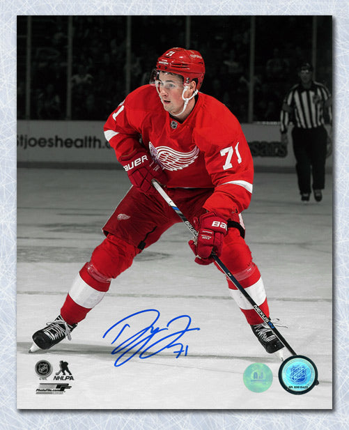Dylan Larkin Detroit Red Wings Autographed Rookie Action 8x10 Photo | AJ Sports.