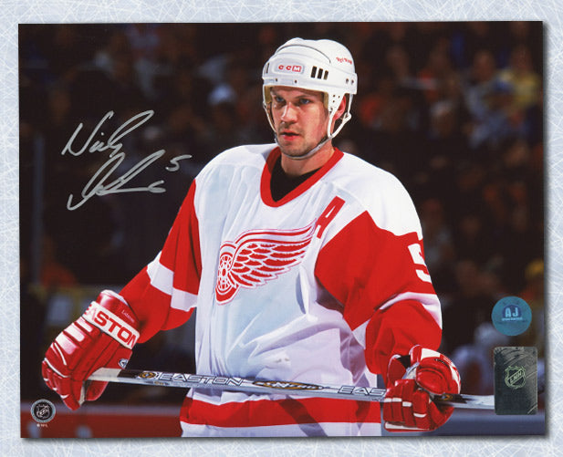 Nicklas Lidstrom Detroit Red Wings Autographed Intensity 8x10 Photo | AJ Sports.