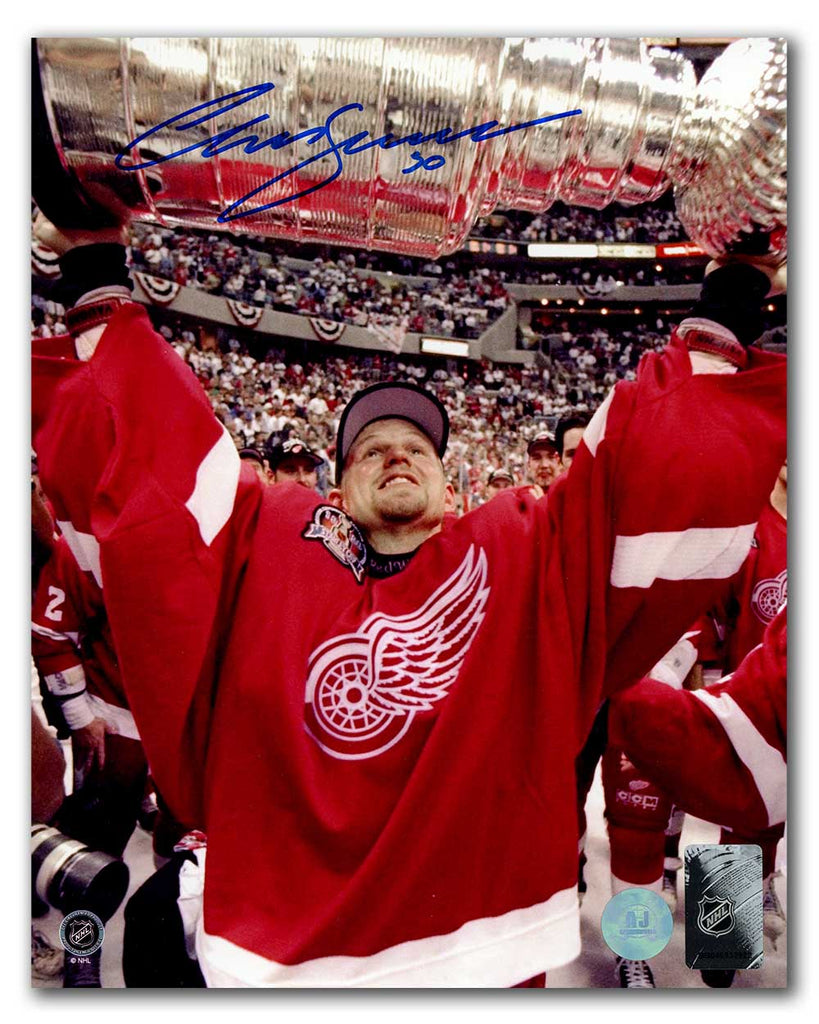 Steve Yzerman Detroit Red Wings Fanatics Authentic Autographed 16 x 20  Raising Cup Photograph