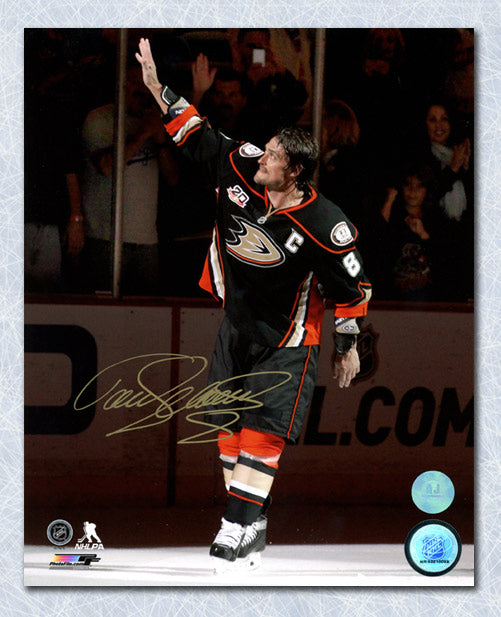 Teemu Selanne Anaheim Ducks Autographed Waving to Crowd 8x10 Photo | AJ Sports.