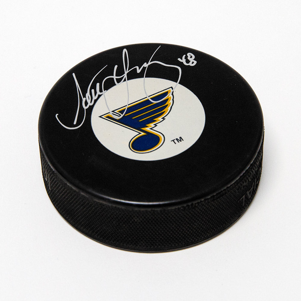 Scott Young St Louis Blues Autographed Hockey Puck | AJ Sports.